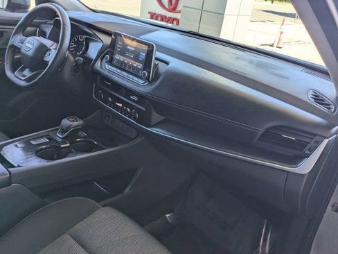 Used 2025 Nissan Rogue SV image 6