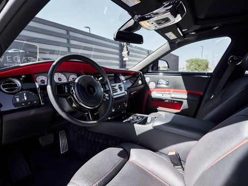 Used 2019 Rolls-Royce Ghost image 2