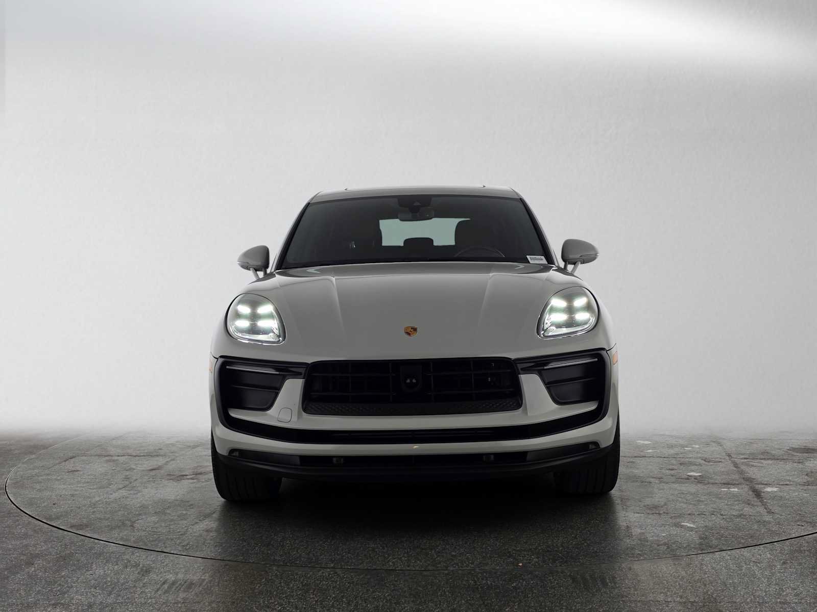 Used 2024 Porsche Macan AWD/4WD image 8