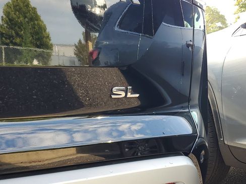 Used 2025 Nissan Pathfinder SL FWD image 8