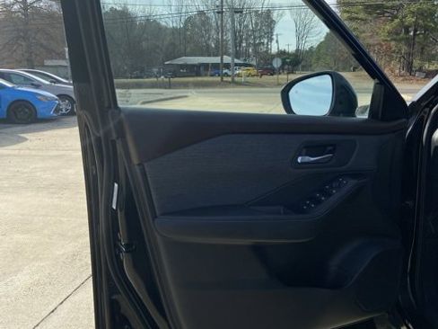 Used 2022 Nissan Rogue SV image 10