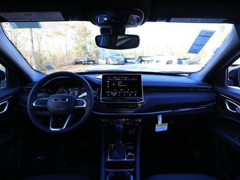 New 2026 Jeep Compass Latitude image 28