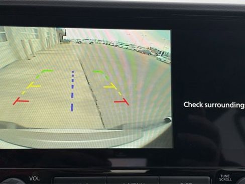 Used 2025 Nissan Frontier SV image 17