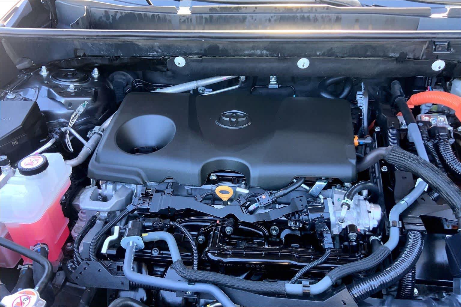 Used 2024 Toyota RAV4 LE AWD/4WD image 32