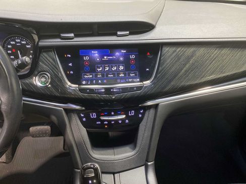 Used 2020 Cadillac XT6 Premium Luxury AWD/4WD image 16