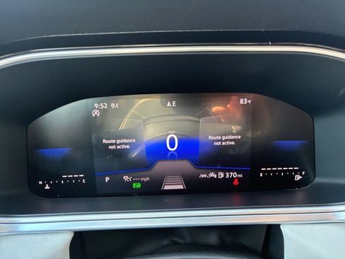 Used 2025 Volkswagen Taos SE AWD/4WD image 14