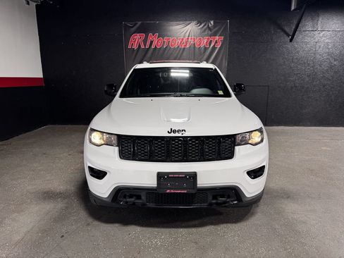 Used 2019 Jeep Grand Cherokee Laredo AWD/4WD image 8