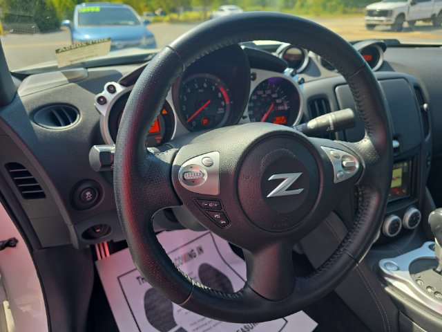 Used 2020 Nissan 370Z Coupe RWD image 15