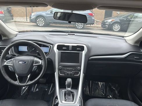 Used 2016 Ford Fusion SE FWD image 24