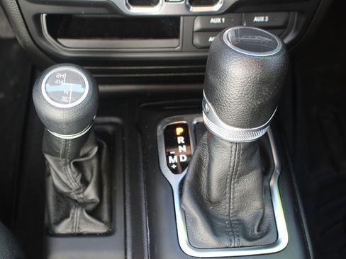 Used 2020 Jeep Gladiator Sport w/ Quick Order Package 24S image 29