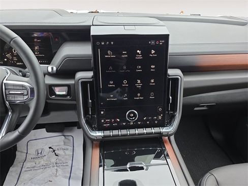 Used 2025 GMC Yukon XL Denali image 11