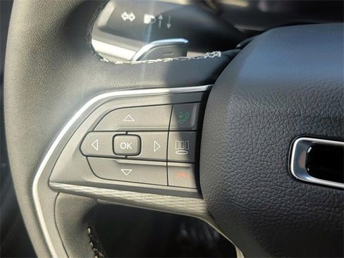 Used 2025 Jeep Grand Cherokee Laredo X image 26