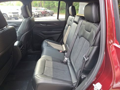 New 2025 Jeep Grand Cherokee Altitude image 6