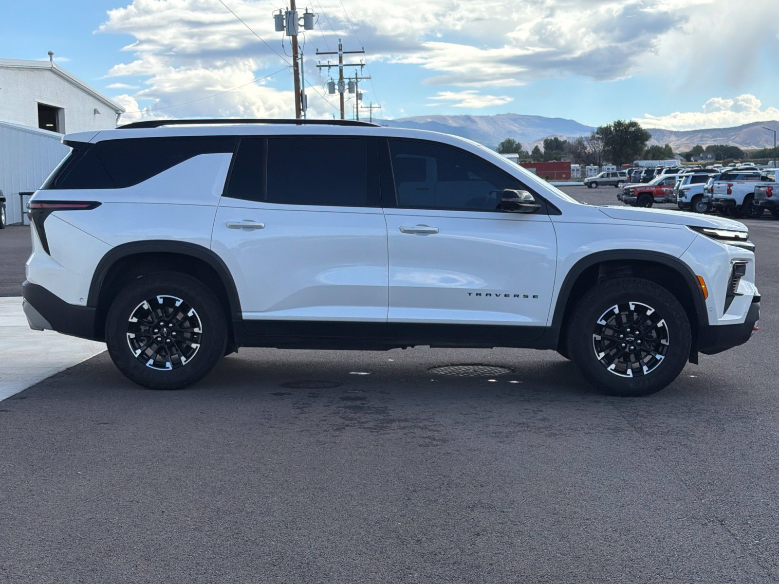 Used 2024 Chevrolet Traverse Z71 w/ Enhanced Driving Package AWD/4WD image 9