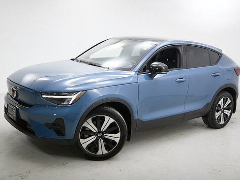 Certified 2023 Volvo C40 Recharge Core w/ Climate Package image 3