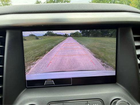 Used 2021 GMC Acadia SLE w/ Driver Convenience Package FWD image 19