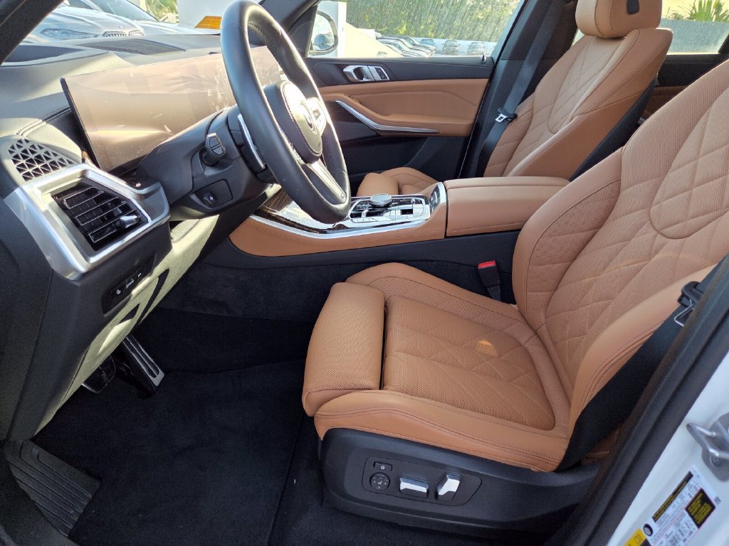 Certified 2025 BMW X5 xDrive50e w/ M Sport Package AWD/4WD image 9