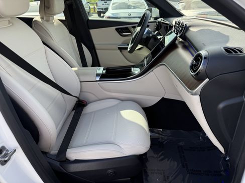 Used 2025 Mercedes-Benz GLC 350e 4MATIC image 15