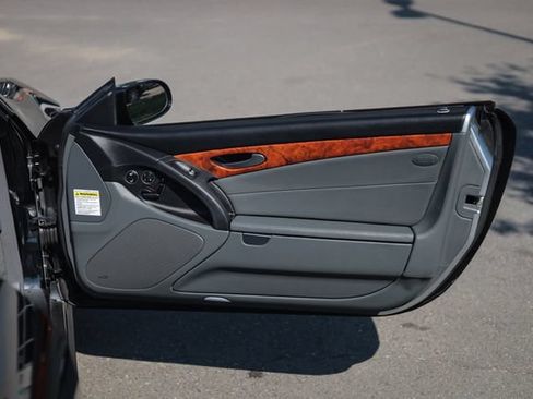 Used 2005 Mercedes-Benz SL 500 image 34