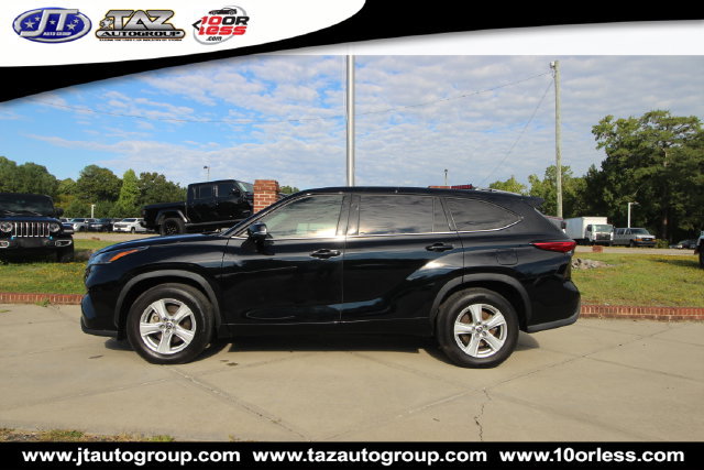 Used 2021 Toyota Highlander LE FWD image 4