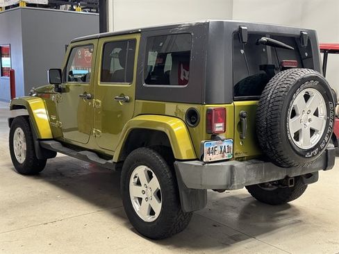 Used 2007 Jeep Wrangler Unlimited Sahara w/ Dual Top Group AWD/4WD image 6