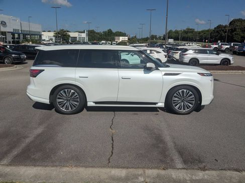Used 2025 INFINITI QX80 Luxe AWD/4WD image 2