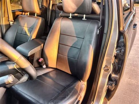 Used 2010 Ford Escape Limited image 11