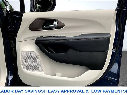 Used 2019 Chrysler Pacifica Touring-L Plus FWD image 27