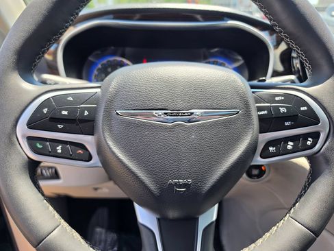 Used 2023 Chrysler Pacifica Limited FWD image 20