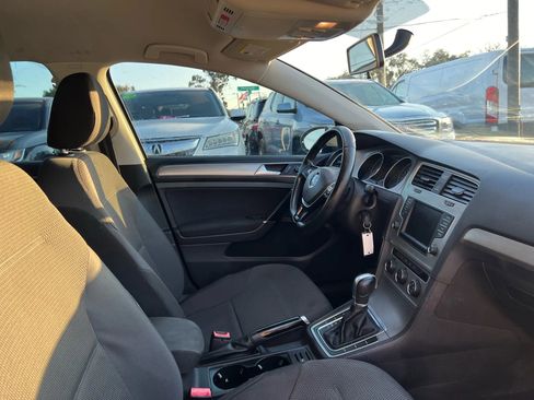 Used 2017 Volkswagen Golf S image 15