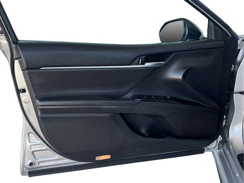 Used 2018 Toyota Camry SE FWD image 17