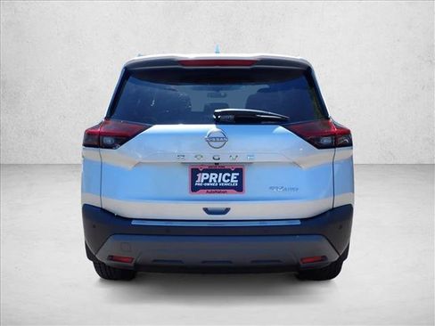 Used 2022 Nissan Rogue SV AWD/4WD image 3