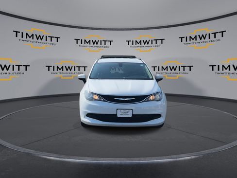 Used 2021 Chrysler Voyager Lxi image 4