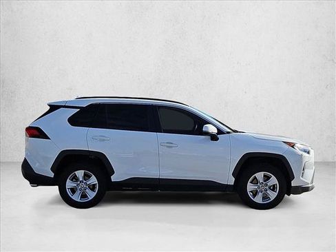 Used 2021 Toyota RAV4 XLE w/ Convenience Package FWD image 3
