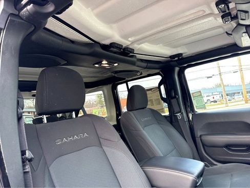 Certified 2022 Jeep Wrangler Unlimited Sahara w/ LED Lighting Group image 8