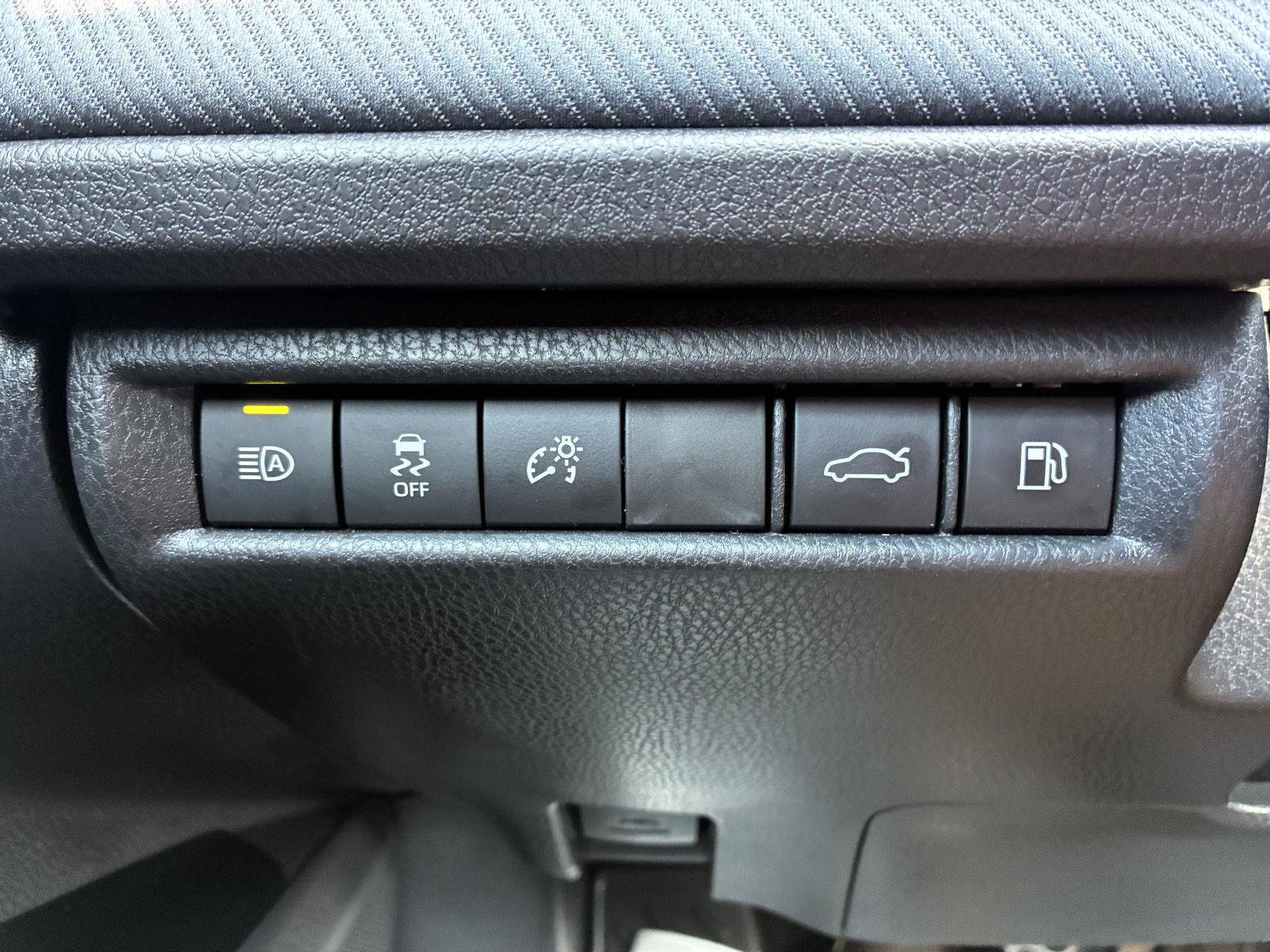 Used 2026 Toyota Camry Hybrid w/ Convenience Package FWD image 21