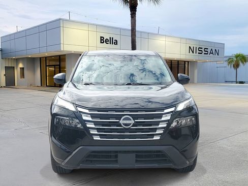 Certified 2025 Nissan Rogue SV FWD image 10