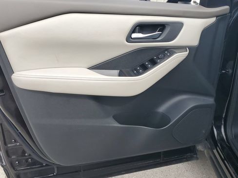 Certified 2025 Nissan Rogue SV FWD image 27