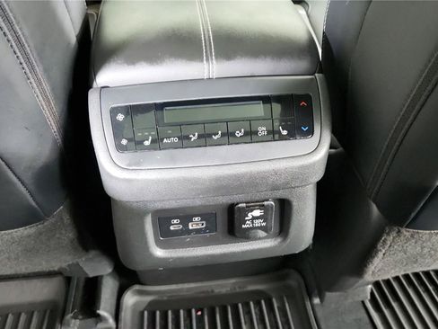 Used 2024 Nissan Pathfinder Platinum w/ Black Appearance Package AWD/4WD image 22