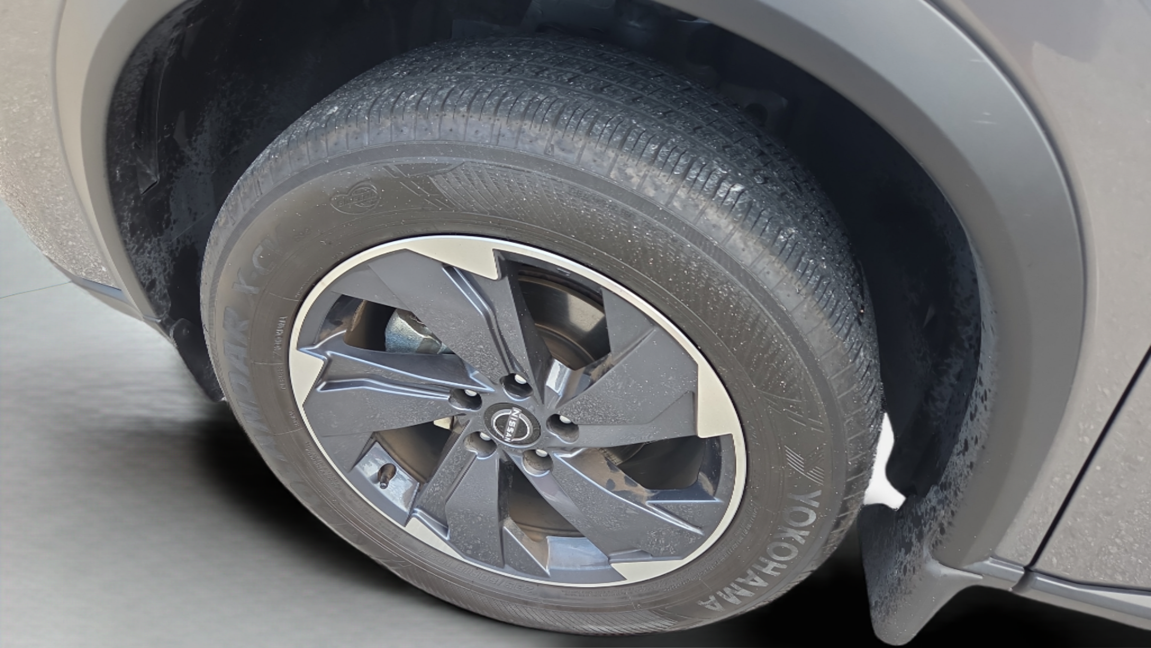 Used 2025 Nissan Rogue SV w/ SV Premium Package FWD image 31