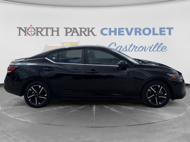 Used 2024 Nissan Sentra SV FWD image 2