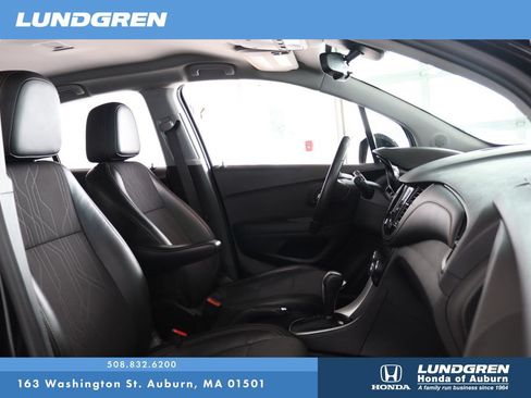 Used 2020 Chevrolet Trax LT w/ Redline Edition FWD image 16