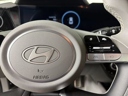 Used 2025 Hyundai Elantra SEL FWD image 21