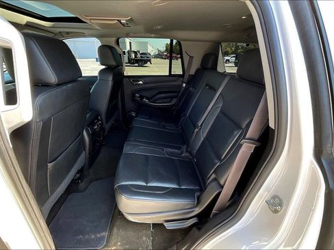 Used 2017 GMC Yukon SLT w/ Premium Edition AWD/4WD image 7