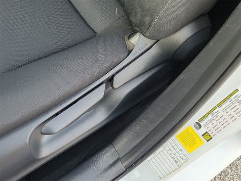 Used 2025 Toyota Corolla LE image 17