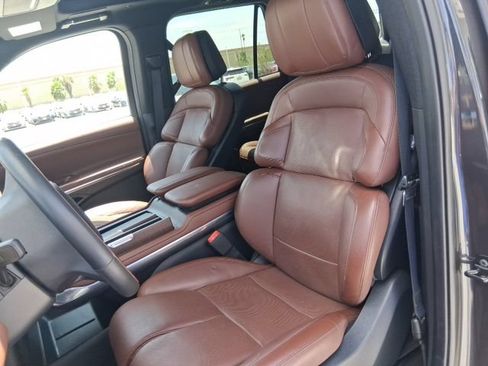 Used 2025 Lincoln Navigator Reserve AWD/4WD image 15