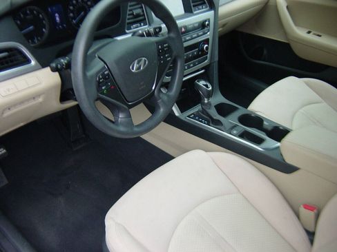 Used 2017 Hyundai Sonata SE FWD image 7