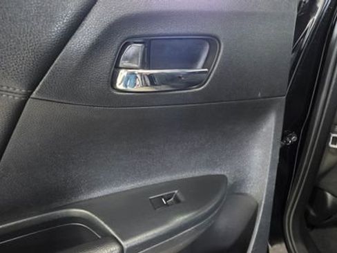 Used 2016 Honda Accord EX image 25