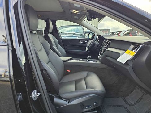 Used 2025 Volvo XC60 B5 Core w/ Climate Package image 10