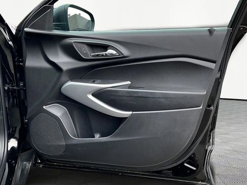 Used 2025 Chevrolet Trax LS image 24